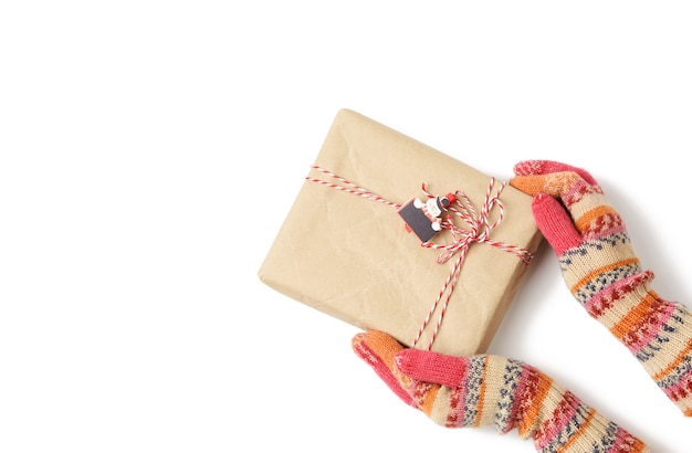 Вышитая деталь в подарочной упаковке